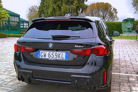 Nuove Bmw Serie 1 versioni 120d e M135 xDrive