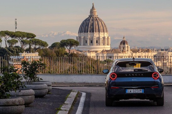 Per le strade di Roma il roadshow di Lancia Ypsilon